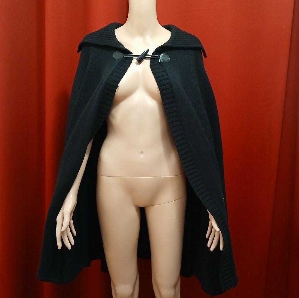 Avenue Black Full Cape Vintage Rare​​​